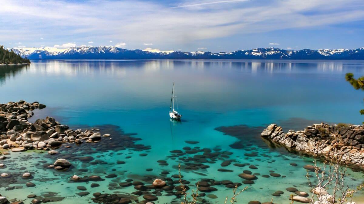 Lake Tahoe vs Mammoth Lakes - featured image