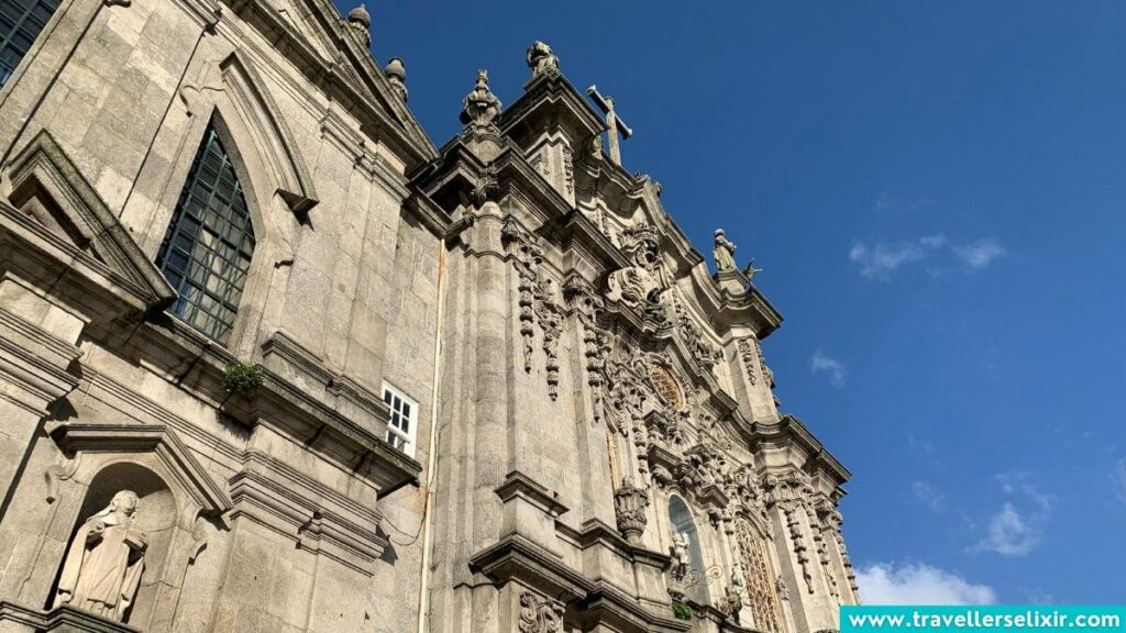 The Igreja do Carmo and the Igreja dos Carmelitas churches.