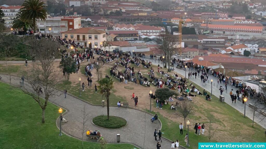 Photo showing how busy Jardim do Morro gets around sunset.