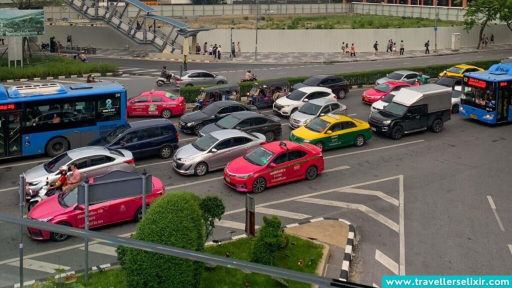 Busy streets of Pratunam.