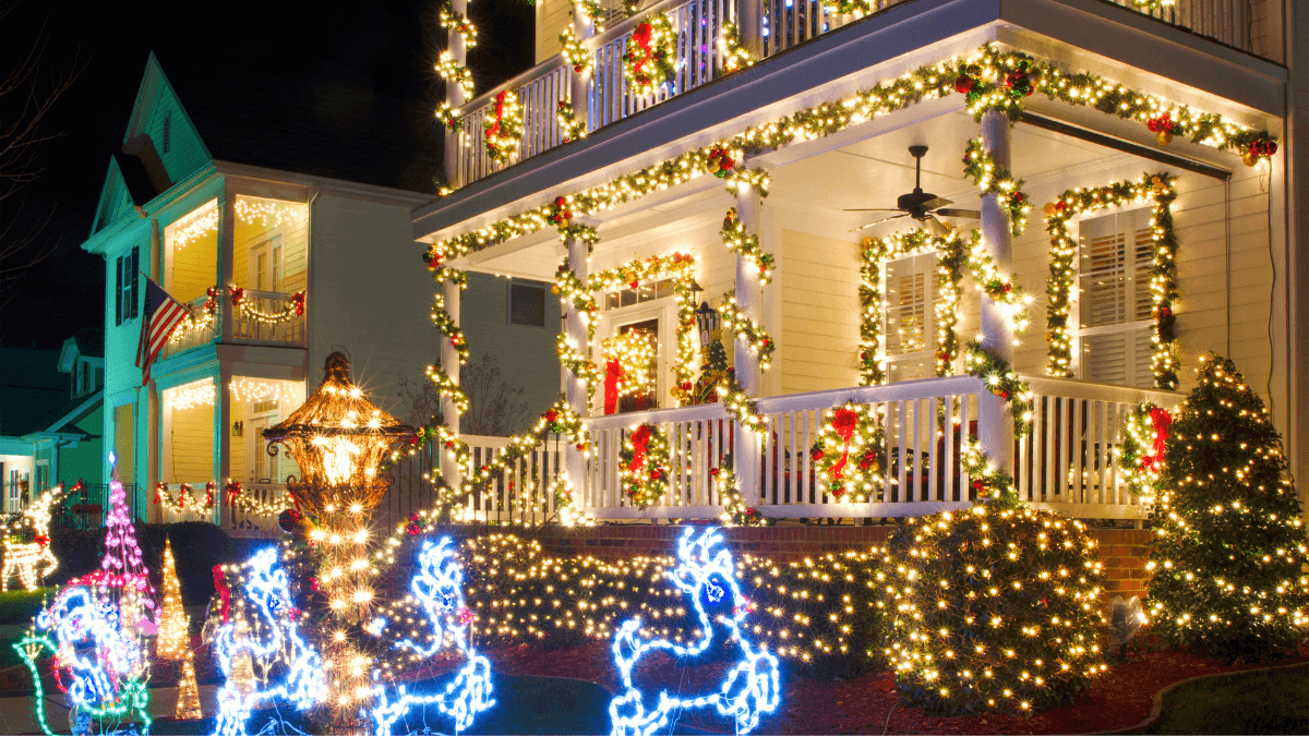 10+ Unmissable Christmas Light Displays in SoCal 2023 🎄