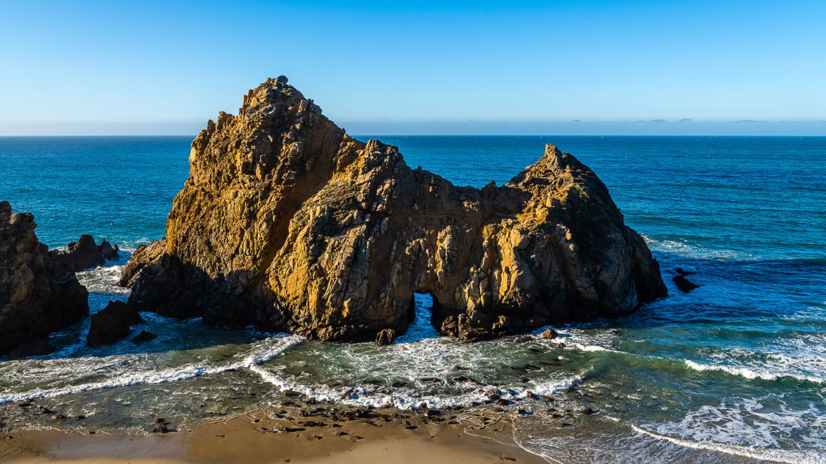 pfeiffer beach keyhole