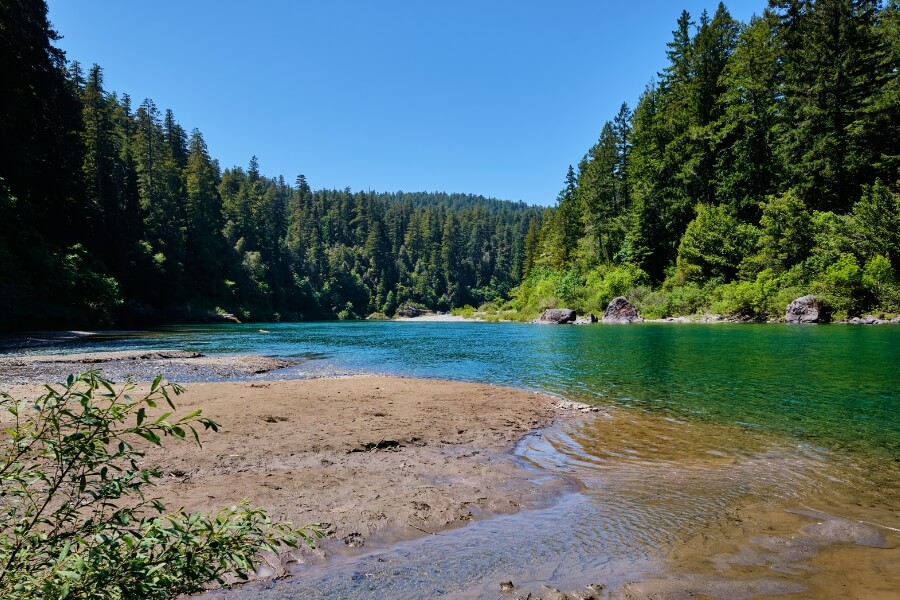 Smith River flows peacefully through Jedediah Smith Redwoods State Park (1)
