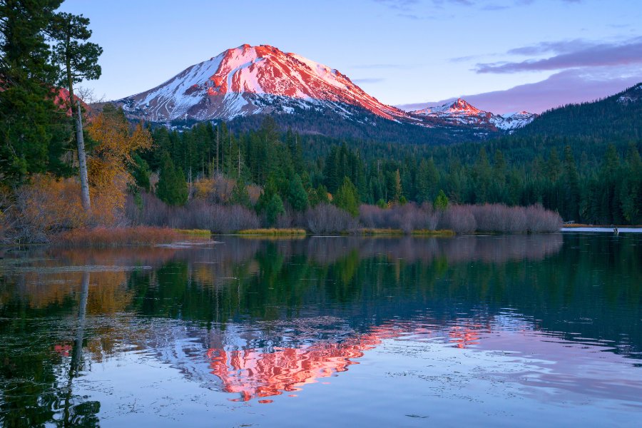 manzanita lake lassen volcanic sunset